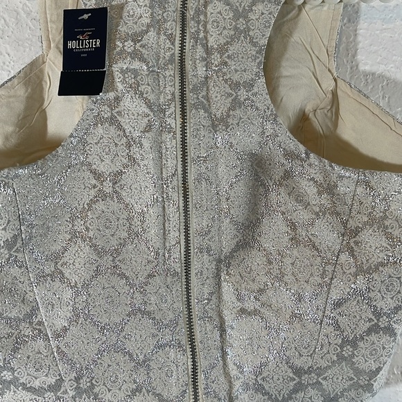 HOLLISTER White, Metallic Silver Sparkly Baroque Print Zip Sleeveless Crop Top S - Picture 4 of 6